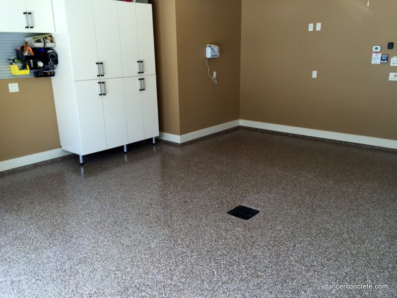 Caramel with chip blend color - Garage Epoxy